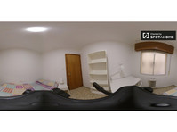 Rooms for rent in 5-bedroom apartment in Ronda, Granada - Аренда