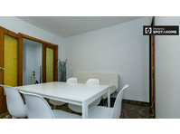 Rooms for rent in 5-bedroom apartment in Ronda, Granada - کرائے کے لیۓ