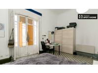 Rooms for rent in 6-bedroom apartment in Centro - Za iznajmljivanje