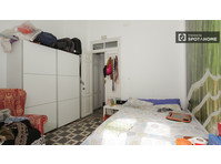 Rooms for rent in 6-bedroom apartment in Centro - Аренда