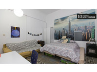 Stanze in affitto in appartamento con 9 camere da letto in… - In Affitto
