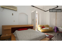 Rooms for rent in 9-bedroom apartment in Centro - Te Huur