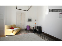 Rooms for rent in 9-bedroom apartment in Centro - Til Leie