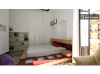 Rooms for rent in 9-bedroom apartment in Centro - 임대