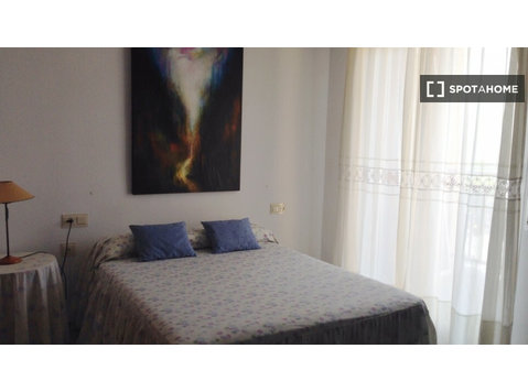 Rooms with views available in the Barrio de Periodistas in G - For Rent