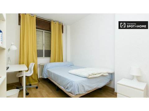 Geräumiges Zimmer in Granada Centro zu vermieten - Zu Vermieten