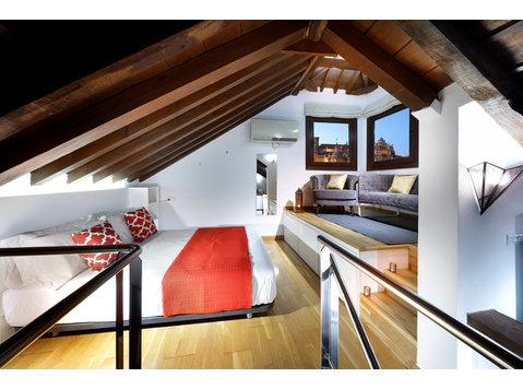 Sunny Penthouse loft with stunning views, km 0 - Na prenájom
