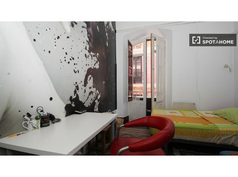 Sunny room for rent in Granada City Center - For Rent
