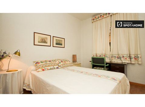 Przytulny pokój we wspólnym mieszkaniu w Ronda, Granada - Do wynajęcia