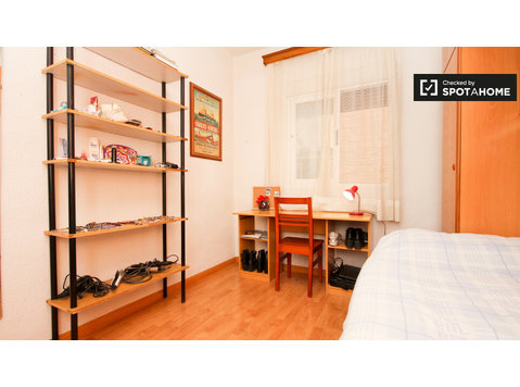 Habitación acogedora en piso compartido en Ronda, Granada - Alquiler