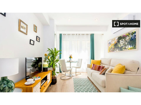 Bright 1 bedroom apartment for rent in centre of Granada - Apartments