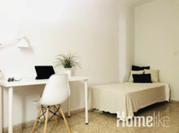 Bright 4beds Apartment in Granada - Apartmány