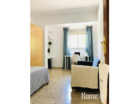 Bright 4beds Apartment in Granada - Leiligheter