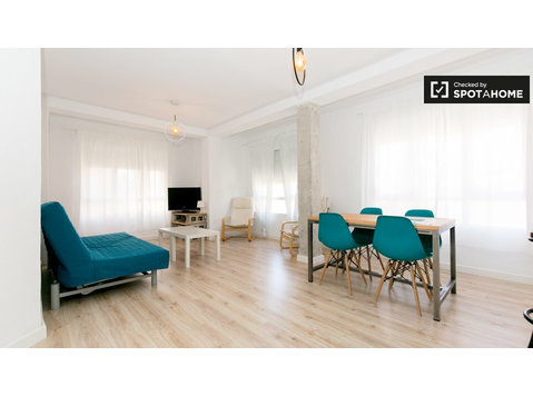 Bright and central 2-bedroom apartment for rent in Granada - Apartments