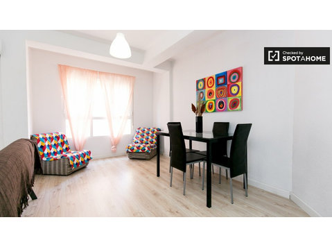 Bright and spacious 2-bedroom apartment for rent in Granada - Apartamentos