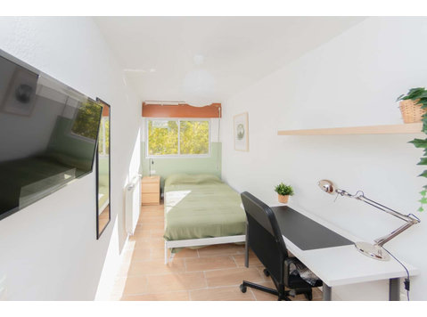 H4 - C/ Luz Casanova 5, Esc 3, 3º B - (4H2B), AG, GRA - Apartments