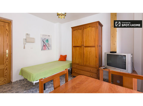 Studio-Wohnung zur Miete in Barrio de la Magdalena, Granada - Wohnungen