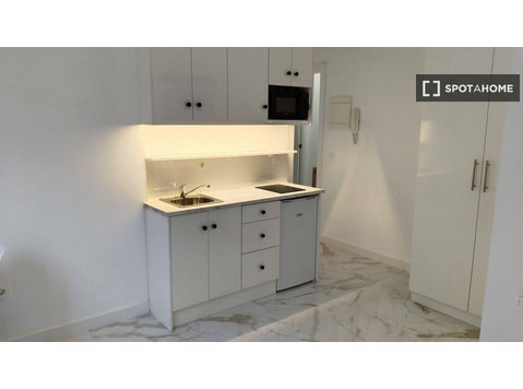 Studio apartment for rent in Granada - Korterid