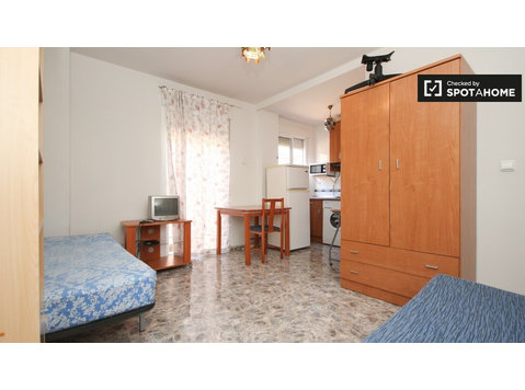 Studio apartment for rent in Granada Centro - Апартаменти