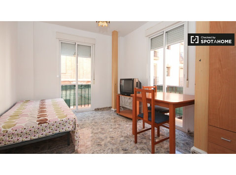 Granada merkezinde kiralık balkonlu stüdyo daire - Apartman Daireleri