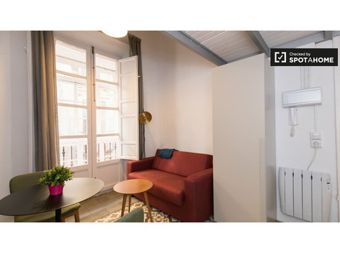 Tidy studio apartment for rent in City Centre, Granada - Apartments