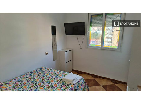 Zimmer zu vermieten in einer 3-Zimmer-Wohnung in Málaga - Zu Vermieten