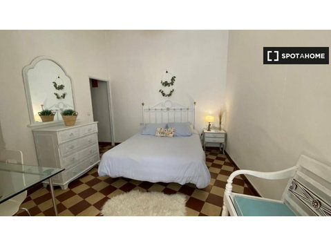 Room in 4-bedroom apartment in  Malaga - Na prenájom