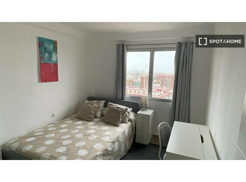 Malaga'da 3 yatak odalı dairede kiralık odalar - Kiralık