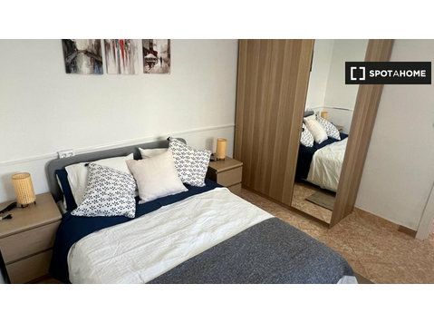 Malaga'da 3 yatak odalı dairede kiralık odalar - Kiralık