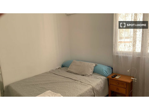 Malaga'da 8 yatak odalı dairede kiralık odalar - Kiralık