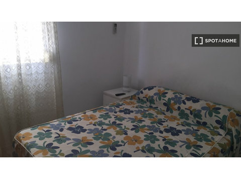 Malaga'da 8 yatak odalı dairede kiralık odalar - Kiralık