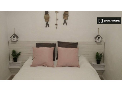 Spacious room in 4-bedroom apartment in  Malaga - Til Leie