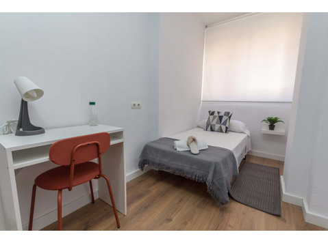 261-2 Calle Lozano de Torres 9, Habitación 2 - Apartments