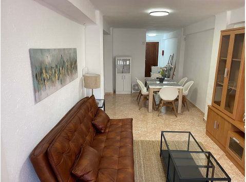 Apartment in Calle Segismundo Moret, Málaga for 78 m² with… - Apartments