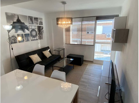 Apartment in Plaza de Miraflores, Málaga for 80 m² with 3… - Apartments