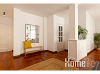 Bright 3BD apartment in the heart of Malaga. Uncibay - דירות