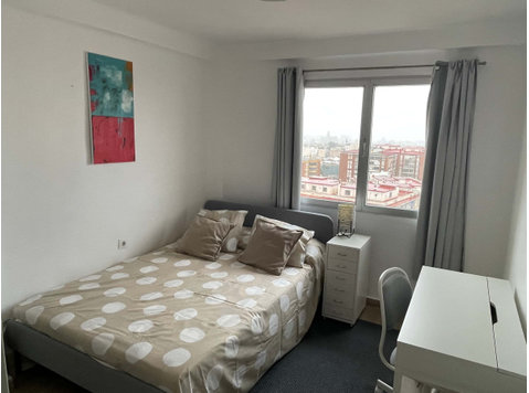 Calle Plaza de Miraflores Hab 3 Cama doble - Apartments