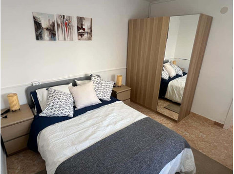 Calle Segismundo Moret Hab 3 Cama Doble para Pareja - Apartments