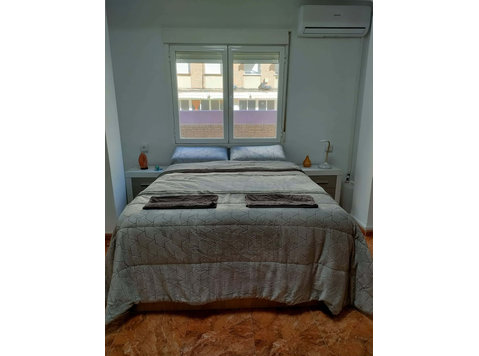 Habitación En Avenida De La Paloma, 46 - Apartments