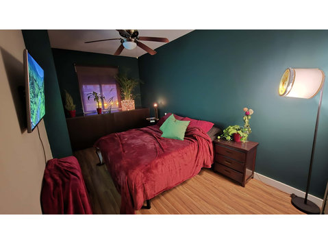 Room in Plaza Eduardo Dato, Málaga for 200 m² with 4… - Apartmani