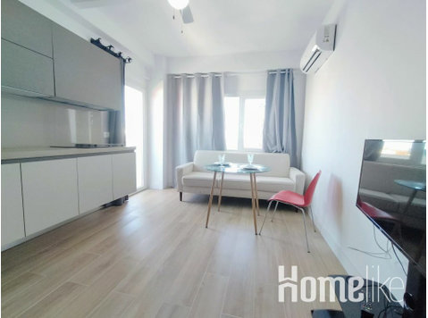 Terrace Malaga studio close to the airport and beach. - Διαμερίσματα
