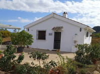 House in Alozaina