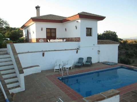 Villa in Guaro - Houses