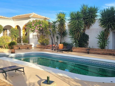 Villa in Villanueva de Tapia - Houses