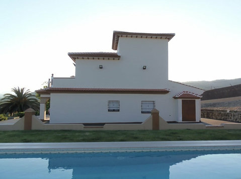 Villa bij Ronda - Huizen
