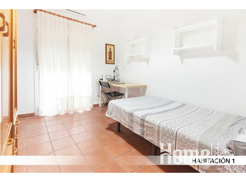 3-Zimmer-Wohnung in der Calle Bami 11, Sevilla - WGs/Zimmer