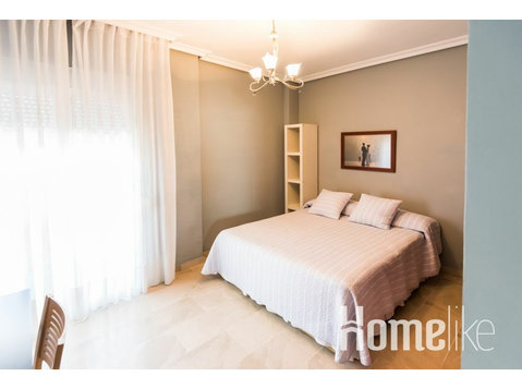 4-Zimmer-Wohnung in der Calle Hernan Ruiz 21, Sevilla - WGs/Zimmer