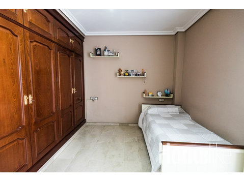 4 bedroom apartment at Calle Hernan Ruiz 21, Seville - Flatshare
