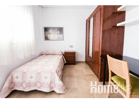 4-Zimmer-Wohnung in der Calle Hernan Ruiz 21, Sevilla - WGs/Zimmer