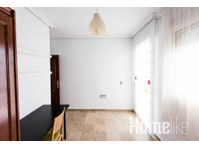 4 bedroom apartment at Calle Hernan Ruiz 21, Seville - Комнаты